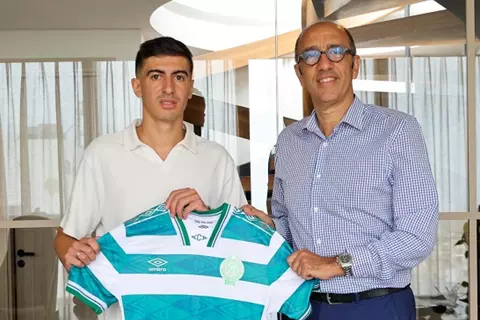 عاد مجددًا.. الرجاء المغربي يعلن تعاقده مع المكعازي